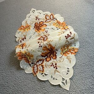 Table Runner Maple Leaf 15'' x 67'' Embroidery Traditional Holidays Thanksgiving